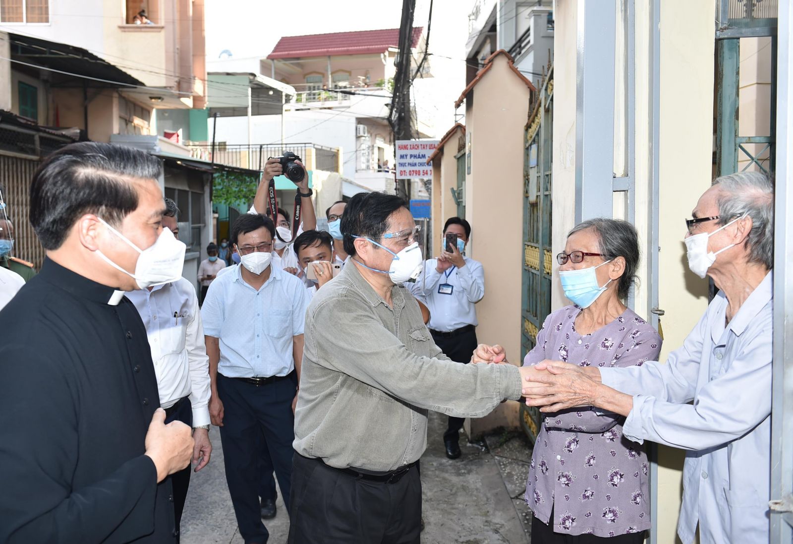 Thủ tướng động viên bà con giáo xứ Tân Mai, phường Tân Mai, TP. Biên Hòa, yên tâm thực hiện giãn cách.