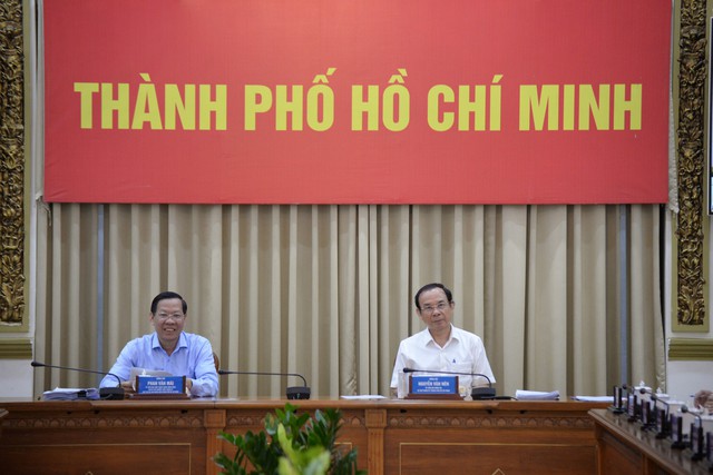 Bí thư Thành ủy Nguyễn Văn Nên và Chủ tịch UBND Thành phố Phan Văn Mãi tham dự Hội nghị ở đầu cầu TPHCM - Ảnh: VGP/Vũ Phong