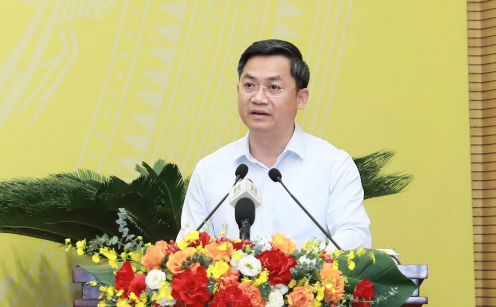 Phó Chủ tịch UBND thành phố Hà Minh Hải báo cáo tại kỳ họp thứ 12, HĐND thành phố khóa XVI.