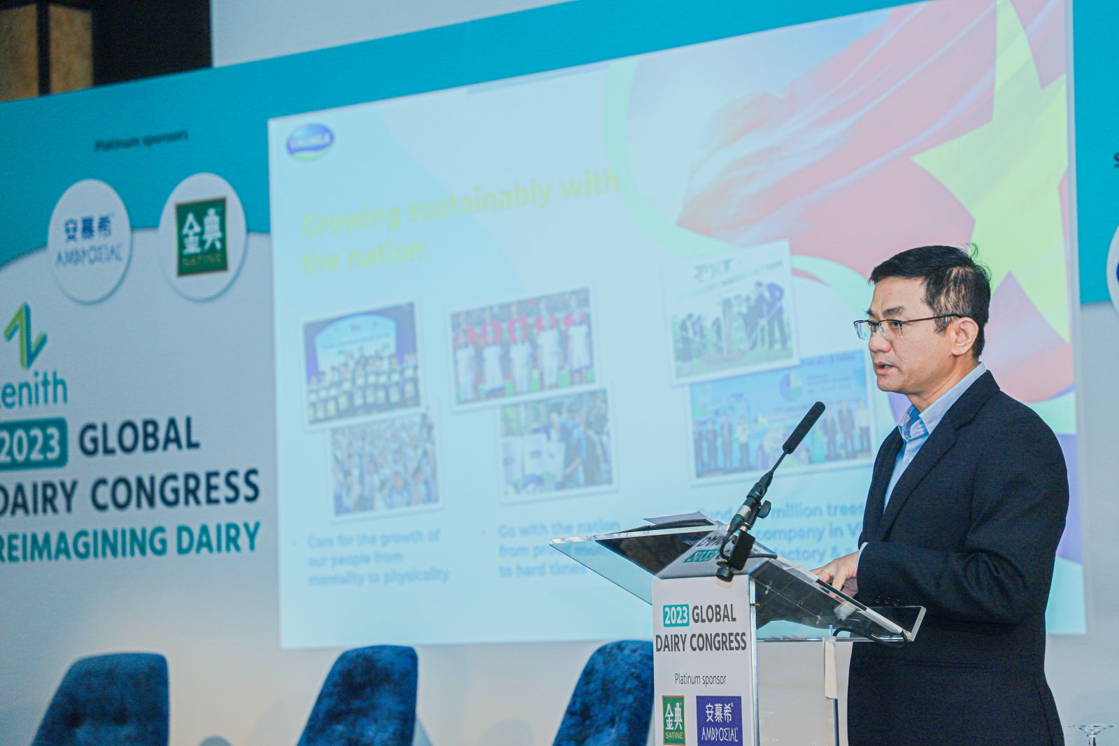 Ông Nguyễn Quang Trí - Giám đốc Điều hành Marketing, đại diện Vinamilk - doanh nghiệp duy nhất đến từ khu vực Đông Nam Á trình bày tham luận tại Hội nghị năm nay.