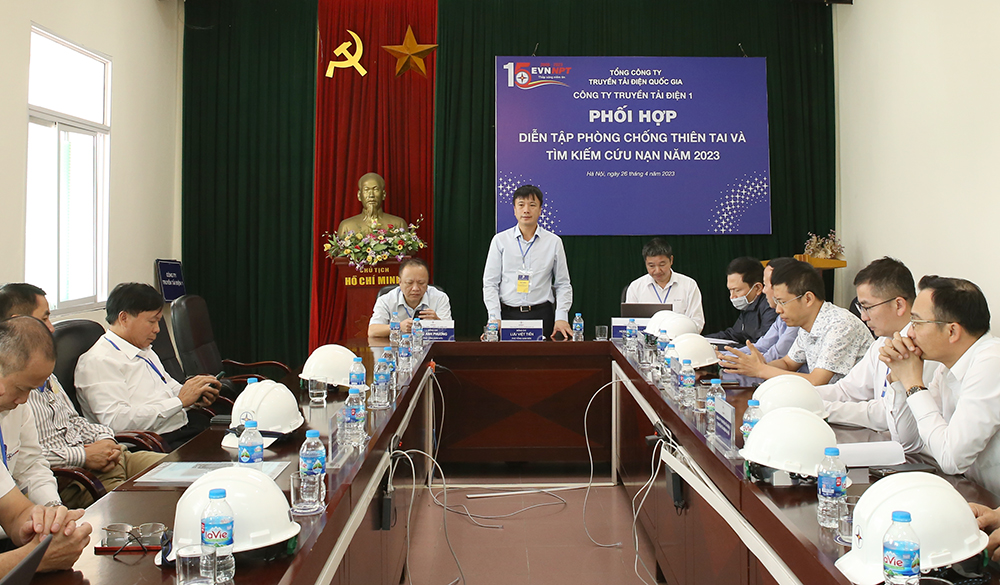 Ông Lưu Việt Tiến – Phó Tổng giám đốc EVNNPT phát biểu tại buổi rút kinh nghiệm buổi diễn tập.