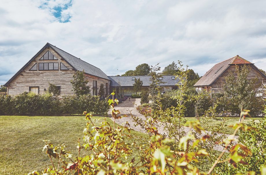 Ngôi nhà gỗ được cải tạo từ khu chuồng trại bị bỏ hoang ở Wiltshire, London