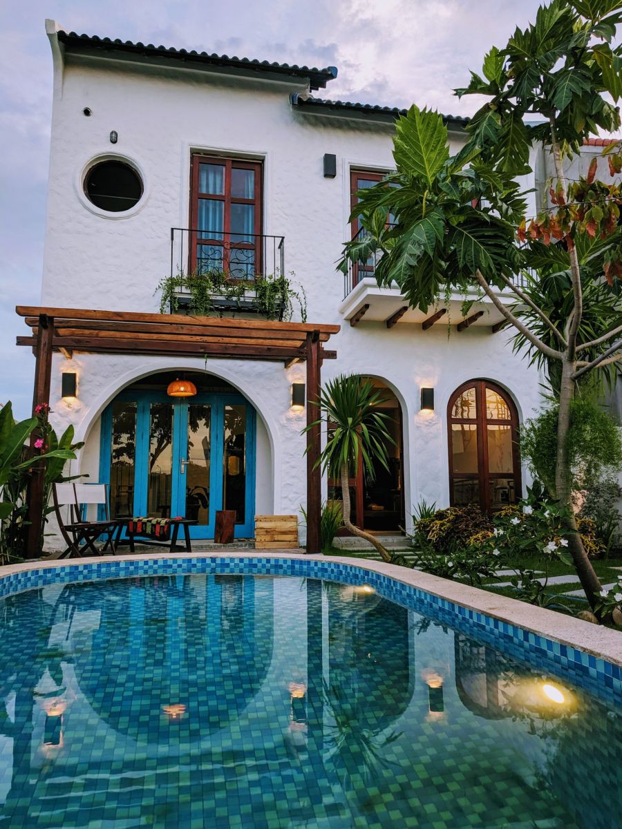 Chi 2 tỷ đồng biến căn nhà cấp 4 thành resort đẹp như mơ mang phong cách Địa Trung Hải 
