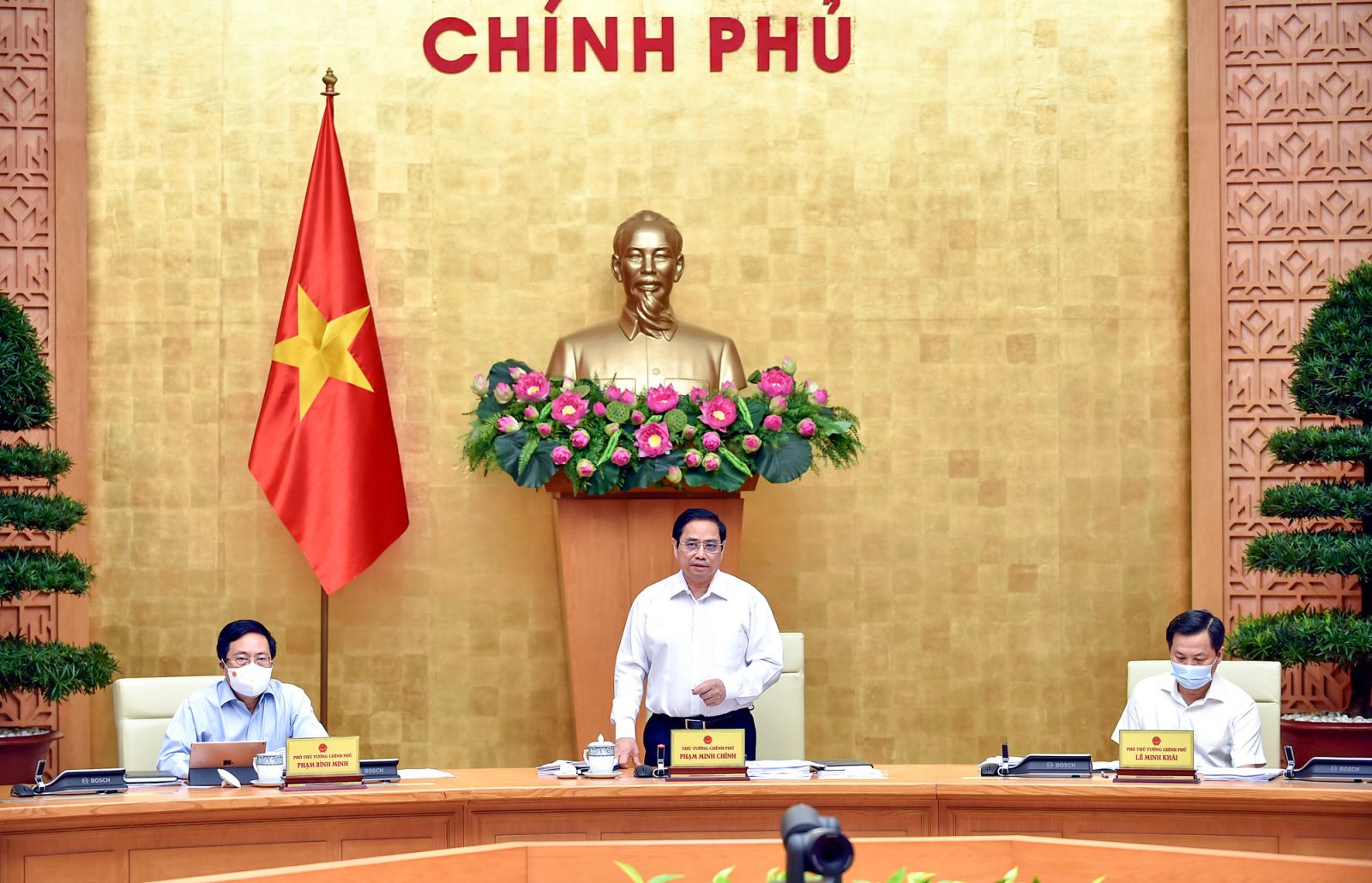 Thủ tướng Phạm Minh Chính: Kiểm soát tốt dịch bệnh là yếu tố quyết định phục hồi kinh tế 