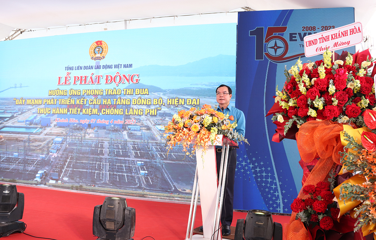 Ông Nguyễn Đình Khang – Chủ tịch Tổng Liên đoàn lao động Việt Nam phát biểu tại buổi lễ.