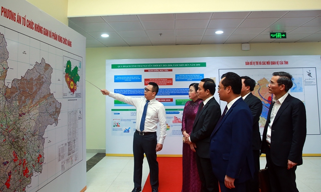 Phó Thủ tướng Trần Lưu Quang nghe báo cáo về quy hoạch tỉnh Thái Nguyên. (Ảnh: VGP/Hải Minh)