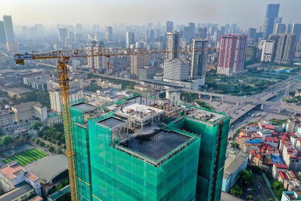 Nguồn cung khan hiếm cộng với quan ngại giá vật liệu xây dựng tăng vọt... có thể khiến giá căn hộ tại Hà Nội tăng đáng kể