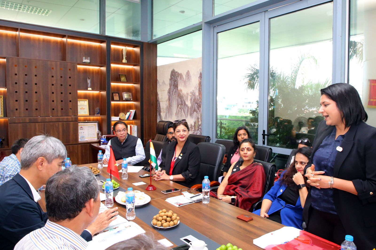 Lãnh đạo VNREA tiếp Đoàn nữ cán bộ và doanh nhân từ Hội đồng Phát triển Bất động sản Quốc Gia Ấn Độ (NAREDCO)- Ảnh 16.