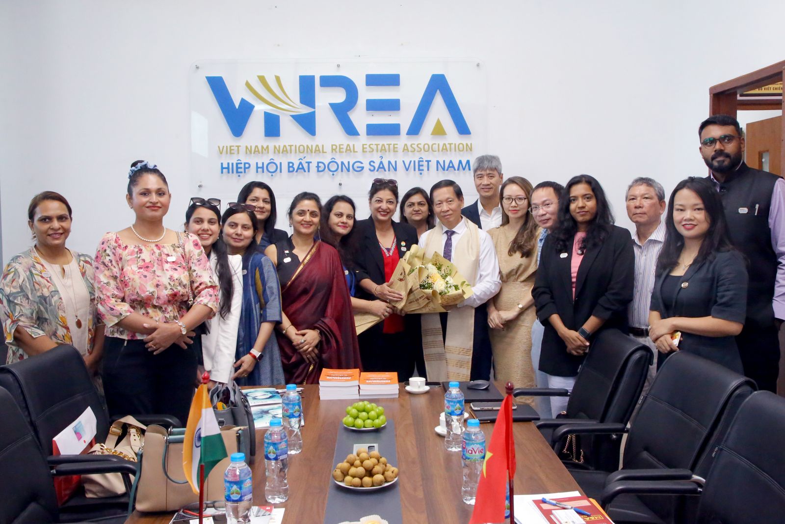 Lãnh đạo VNREA tiếp Đoàn nữ cán bộ và doanh nhân từ Hội đồng Phát triển Bất động sản Quốc Gia Ấn Độ (NAREDCO)- Ảnh 19.