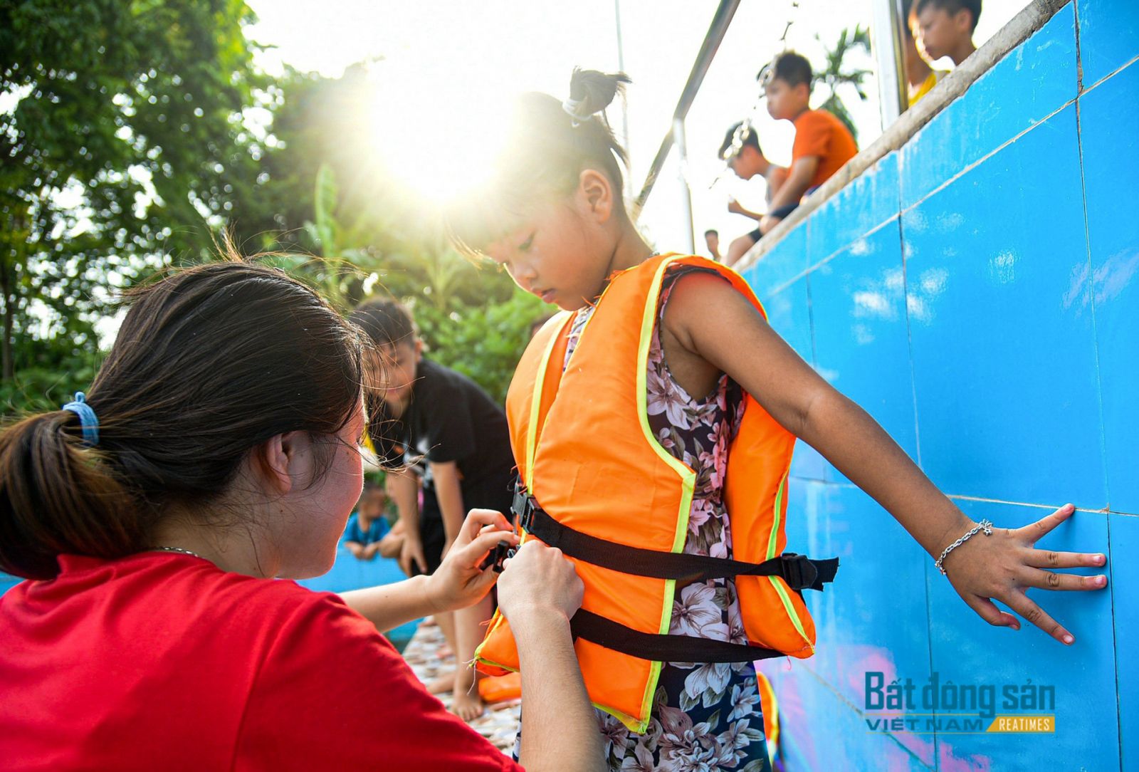 bể bơi miễn phí, dân làng Hưng Giáo, xã Tam Hưng, góp tiền làm bể bơi, ao bơi cho trẻ