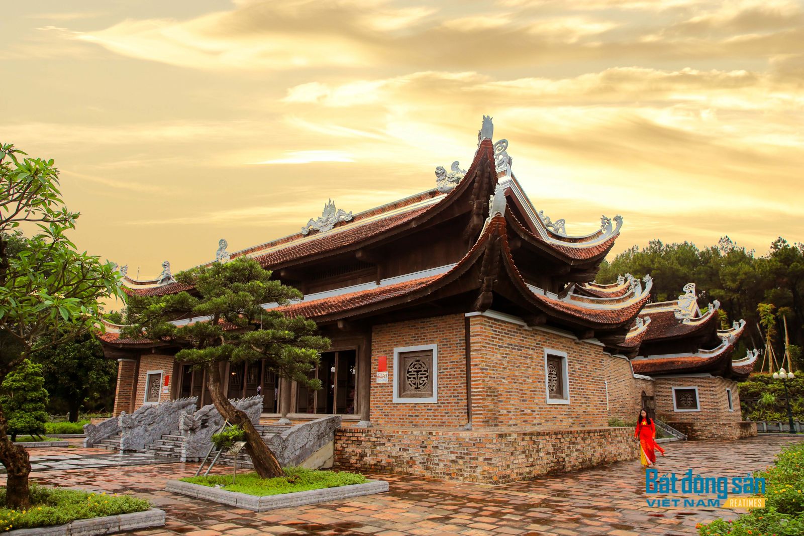 đền Chung Sơn, đền thờ gia tiên Hồ Chủ Tịch, khu di tích Kim Liên,