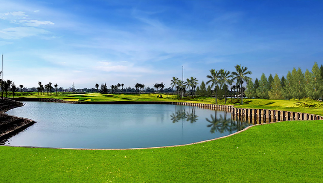 Liền kề 2 sân golf BRG Da Nang, Montgomerie Links và  cách bãi biển chỉ vài trăm mét, cư dân sẽ được thừa hưởng các hoạt động tắm biển, chơi golf, chèo thuyền hướng đến lối sống xanh tốt cho sức khỏe.  