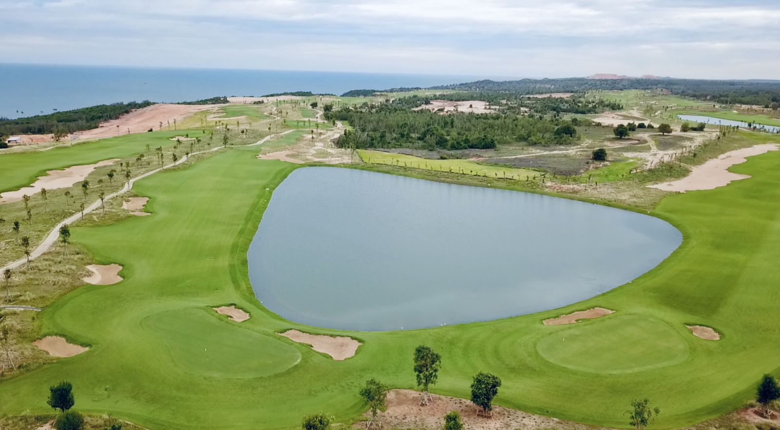 Sân Golf PGA Ocean 18 hố tại NovaWorld Phan Thiet đã vận hành từ tháng 4/2021 là một trong hai cụm sân PGA độc quyền tổ chức PGA Tour tại Việt Nam.