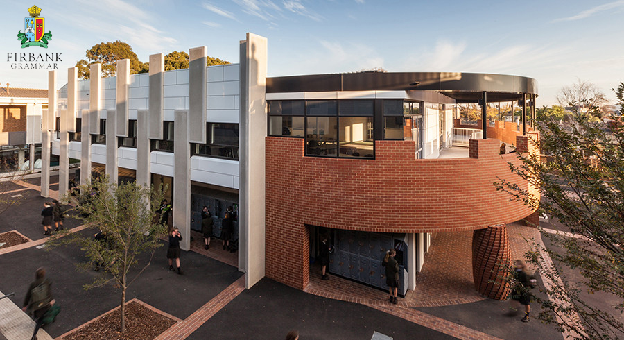Trường Firbank Grammar School có bề dày lịch sử hơn 100 năm và nằm trong top đầu hệ thống giáo dục của Australia.