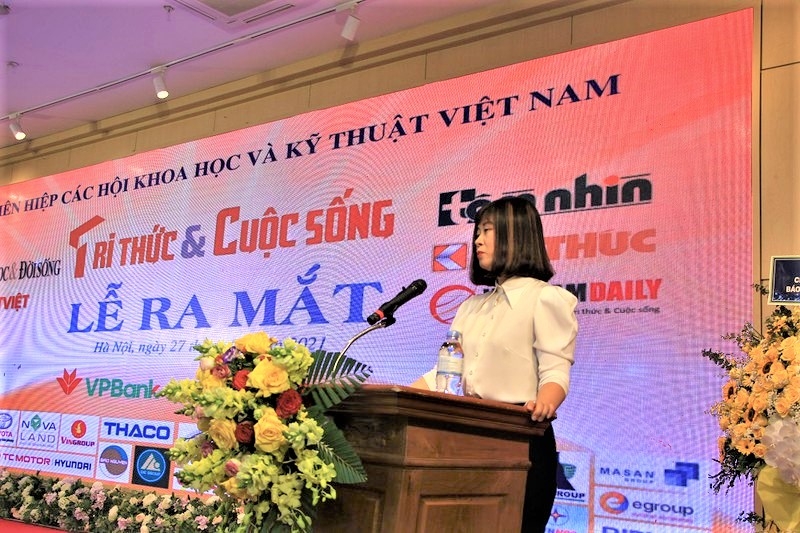 Bà Nguyễn Thị Mai Hương, Phó Tổng biên tập phụ trách Báo Tri thức và Cuộc sống phát biểu khai mạc buổi lễ.