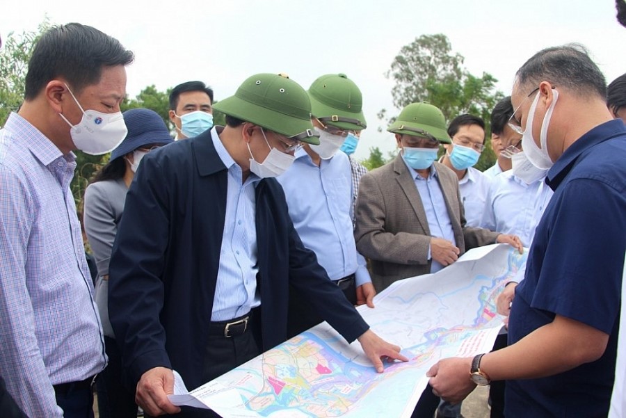 Bí thư Tỉnh ủy, Chủ tịch HĐND tỉnh Quảng Ninh kiểm tra công tác triển khai dự án đường ven sông tại địa bàn thành phố Uông Bí tháng 11 năm 2021 