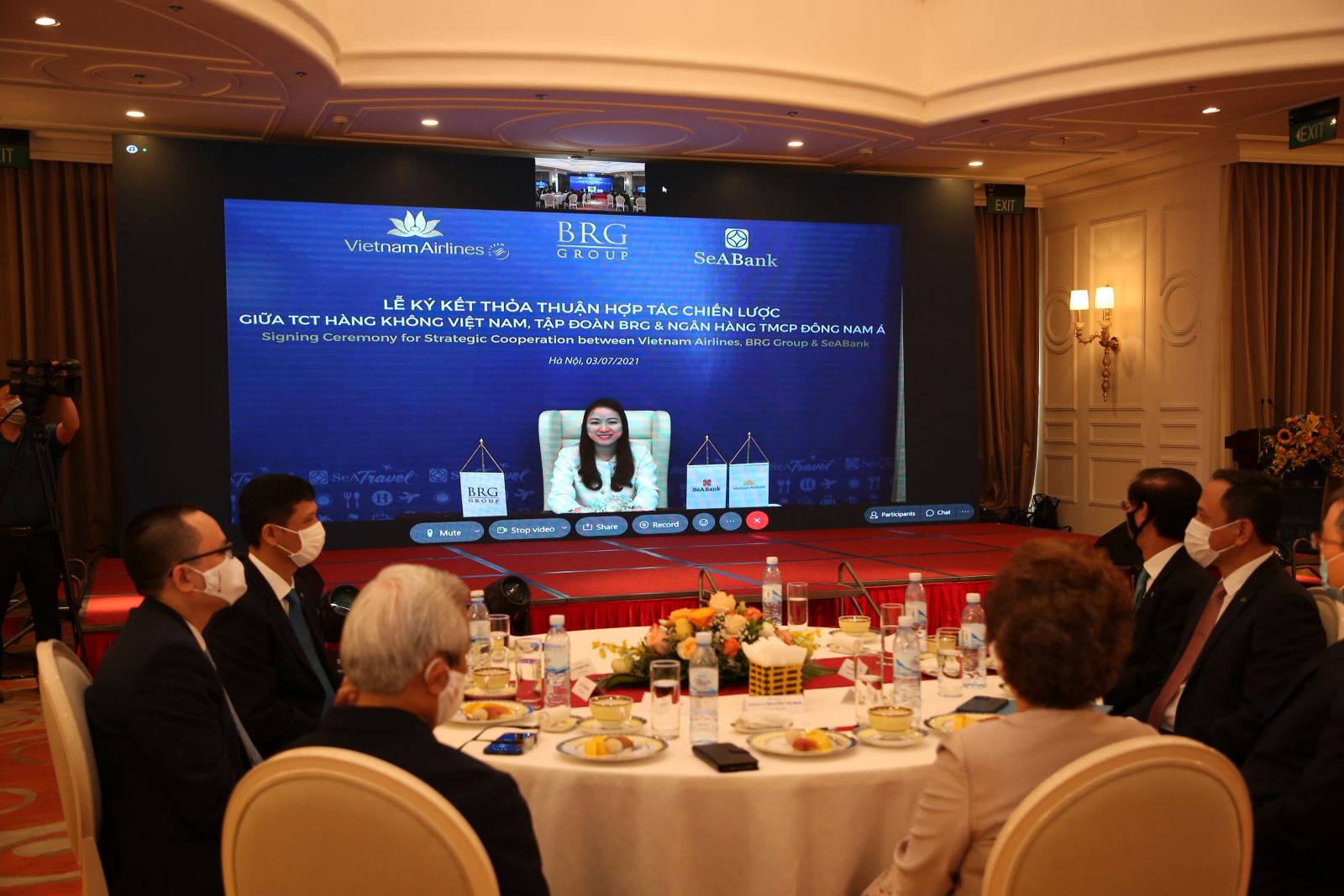 Bà Lê Thu Thủy, Tổng Giám đốc SeABank phát biểu tại lễ ký