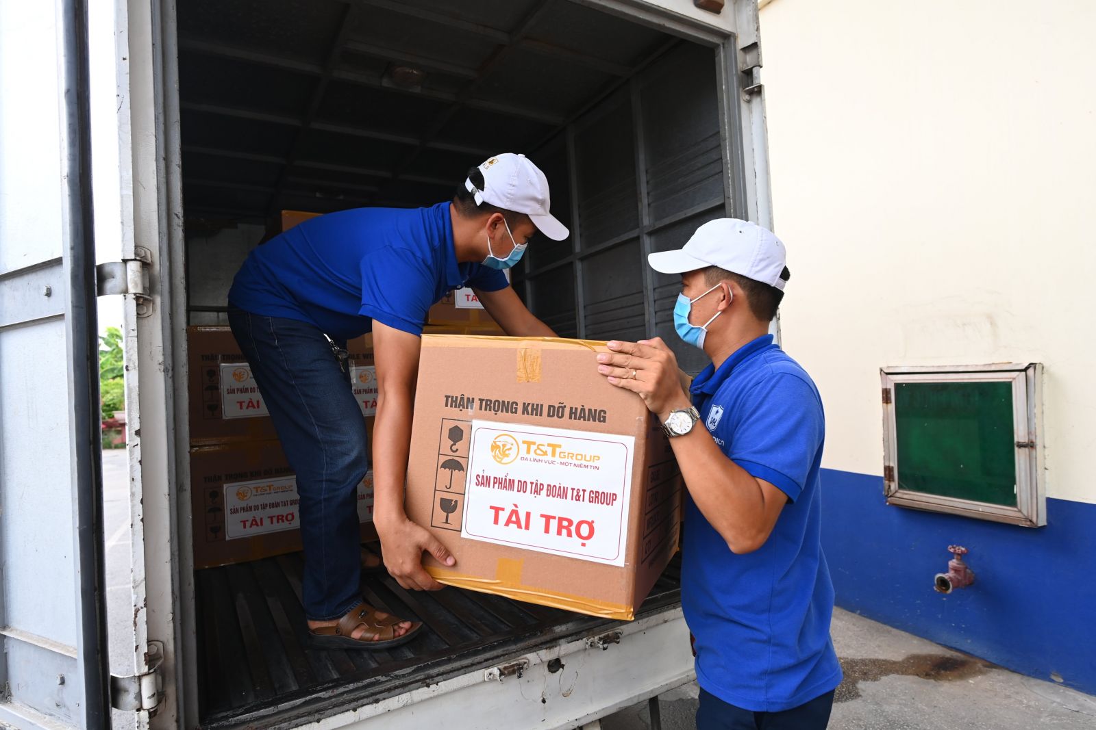 Lô hàng 500.000 bơm kim tiêm đầu tiên trong gói tài trợ đã được vận chuyển đến TP Hồ Chí Minh trong ngày 21/6 vừa qua.
