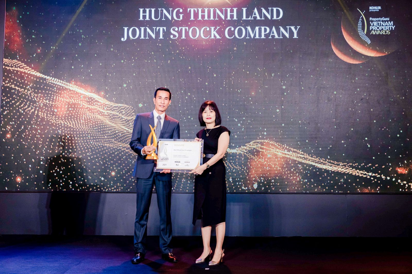 Ông Cao Minh Hiếu – Phó Tổng Giám đốc Hưng Thịnh Land nhận giải Best Mixed Use Developer - Nhà phát triển dự án phức hợp tốt nhất 2021