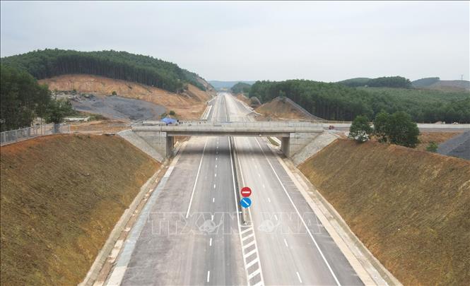 Cao tốc Cam Lộ - La Sơn đoạn qua tỉnh Quảng Trị. Ảnh tư liệu: TTXVN phát