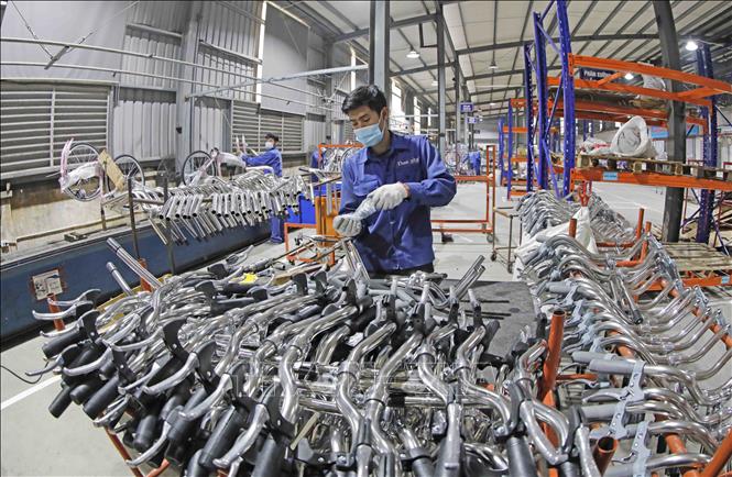 Sản xuất xe đạp tại Công ty Cổ phần Thống Nhất. Ảnh tư liệu: Trần Việt/TTXVN