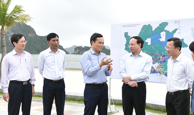 Trước đó, trong buổi sáng, Phó Thủ tướng Trần Lưu Quang đã đi khảo sát tình hình thu hút đầu tư tại các khu công nghiệp tại Quảng Ninh - Ảnh: VGP/Hải Minh