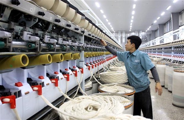 Sản xuất sợi tại Công ty TNHH Logitex, Cụm công nghiệp Vũ Ninh, huyện Kiến Xương (Thái Bình). (Ảnh: Thế Duyệt/TTXVN)