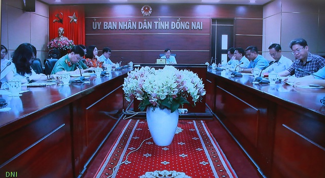 Lãnh đạo UBND tỉnh Đồng Nai báo cáo trực tuyến về công tác giải phóng mặt bằng dự án sân bay Long Thành - Ảnh: VGP/Minh Khôi