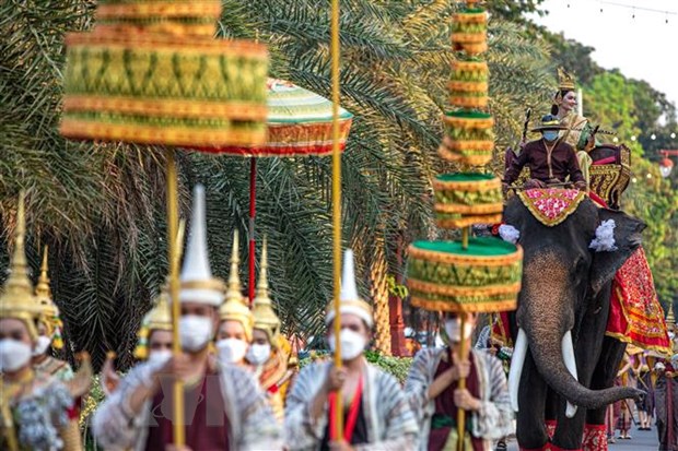 Diễu hành trong lễ hội Songkran ở Ayutthaya, Thái Lan. (Ảnh: THX/TTXVN)