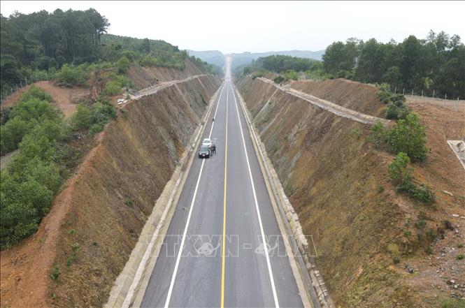 Dự án thành phần cao tốc Cam Lộ - La Sơn thuộc Dự án đường bộ cao tốc Bắc - Nam. Ảnh (tư liệu) minh họa: TTXVN phát