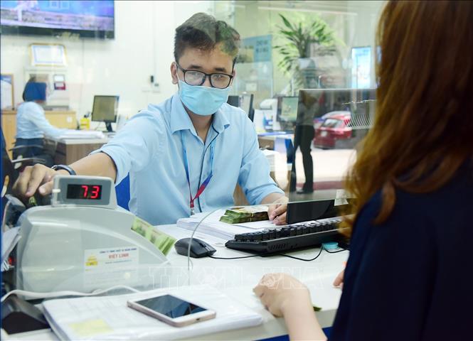 Khách hàng giao dịch tại VietinBank Chi nhánh Hà Nội (ảnh tư liệu). Ảnh: Trần Việt/TTXVN