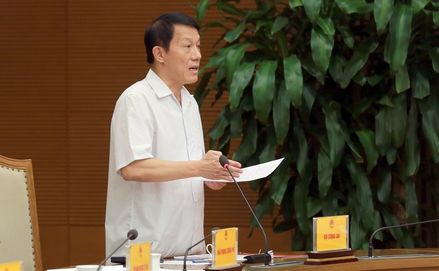 Thứ trưởng Bộ Công an Lương Tam Quang đề nghị đưa ra thời hạn cụ thể, quy trách nhiệm cho các cơ quan, đơn vị khi tháo gỡ khó khăn, vướng mắc của các dự án BĐS - Ảnh: VGP/Minh Khôi