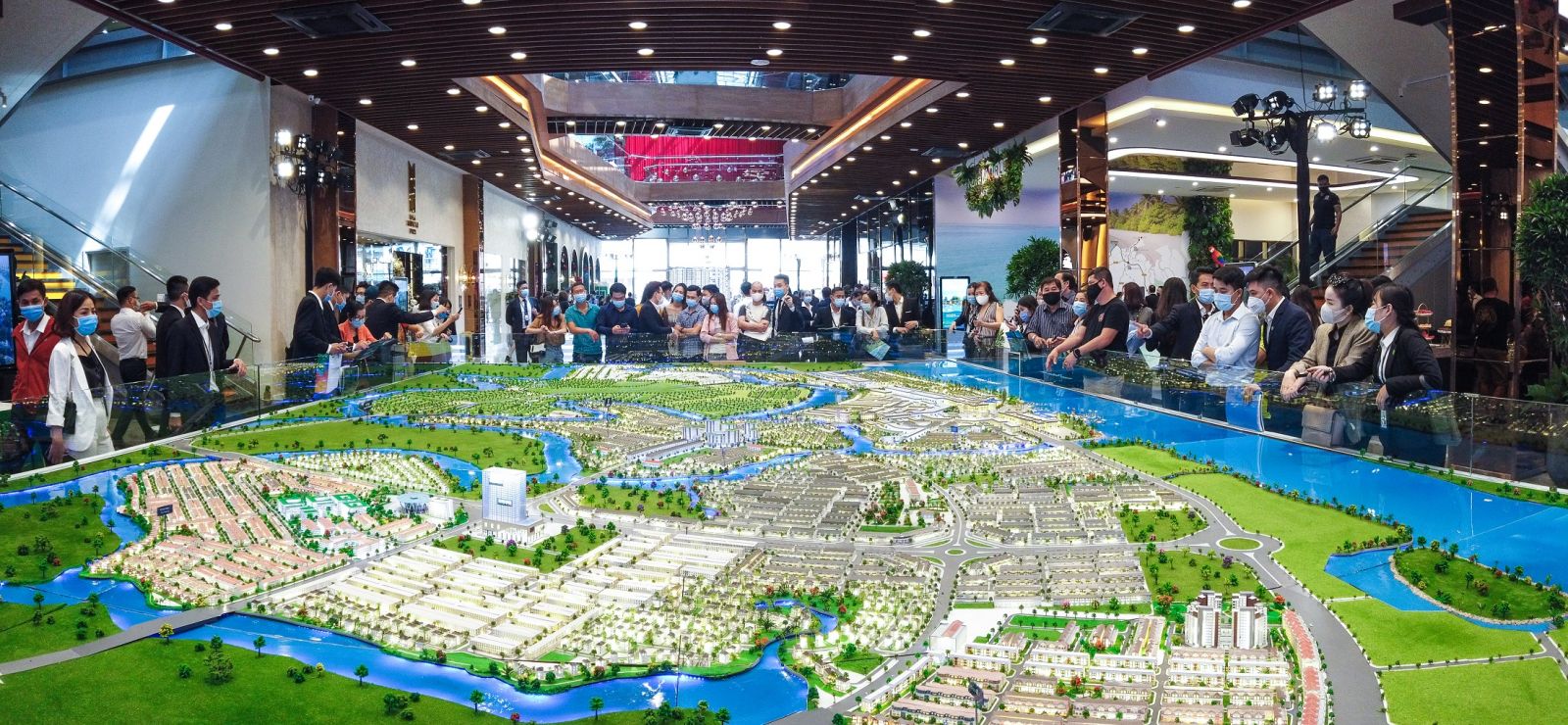 Nhà đầu tư tìm hiểu dự án đô thị sinh thái thông minh Aqua City tại phía Đông TP.HCM