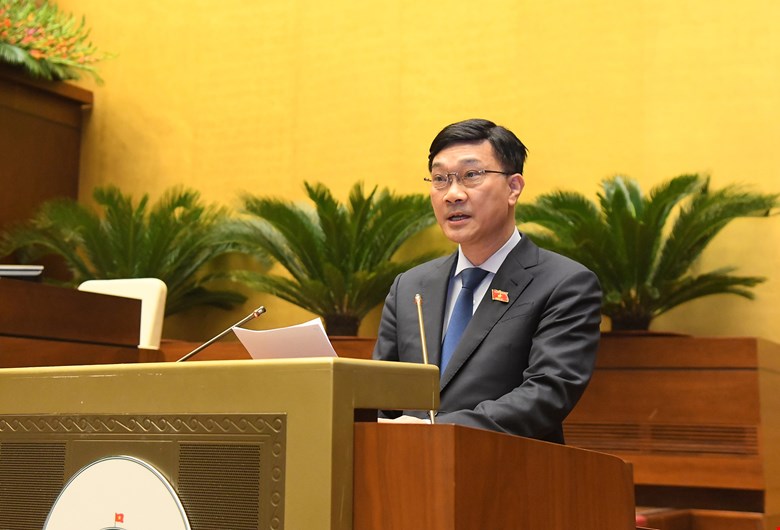 Chủ nhiệm Ủy ban Kinh tế Vũ Hồng Thanh báo cáo giải trình.