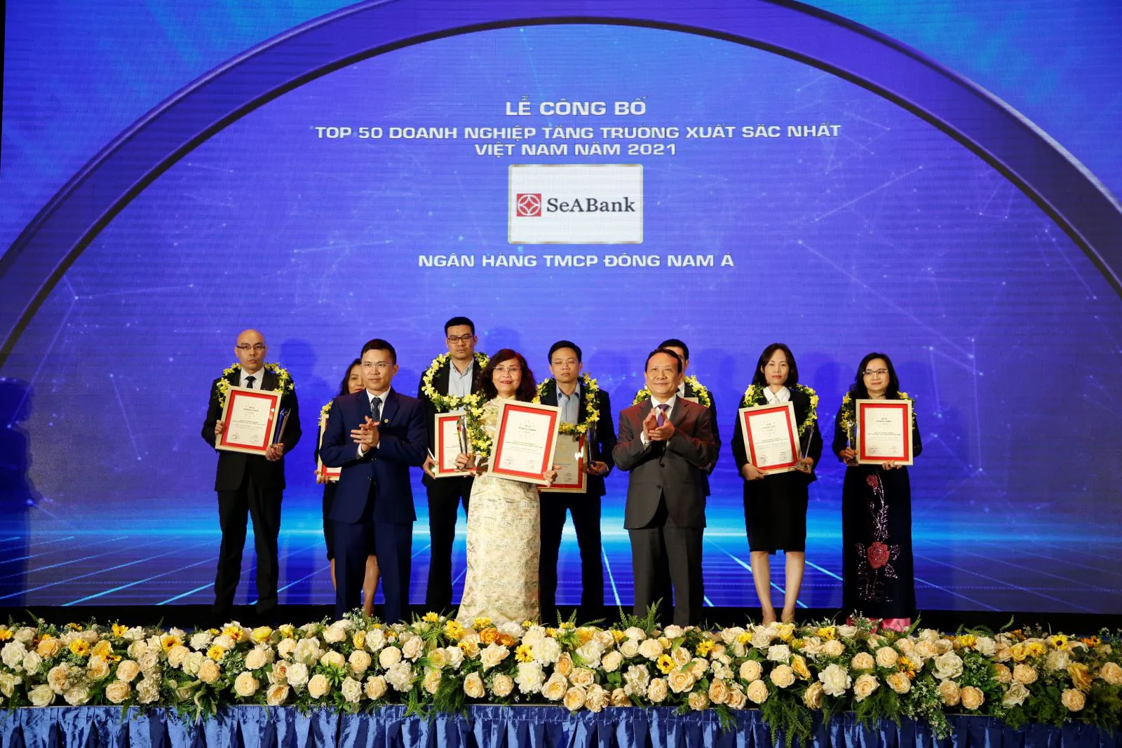 Ngân hàng TMCP Đông Nam Á (SeABank) vinh dự được xếp hạng 193/500 doanh nghiệp tăng trưởng nhanh nhất Việt Nam năm 2021