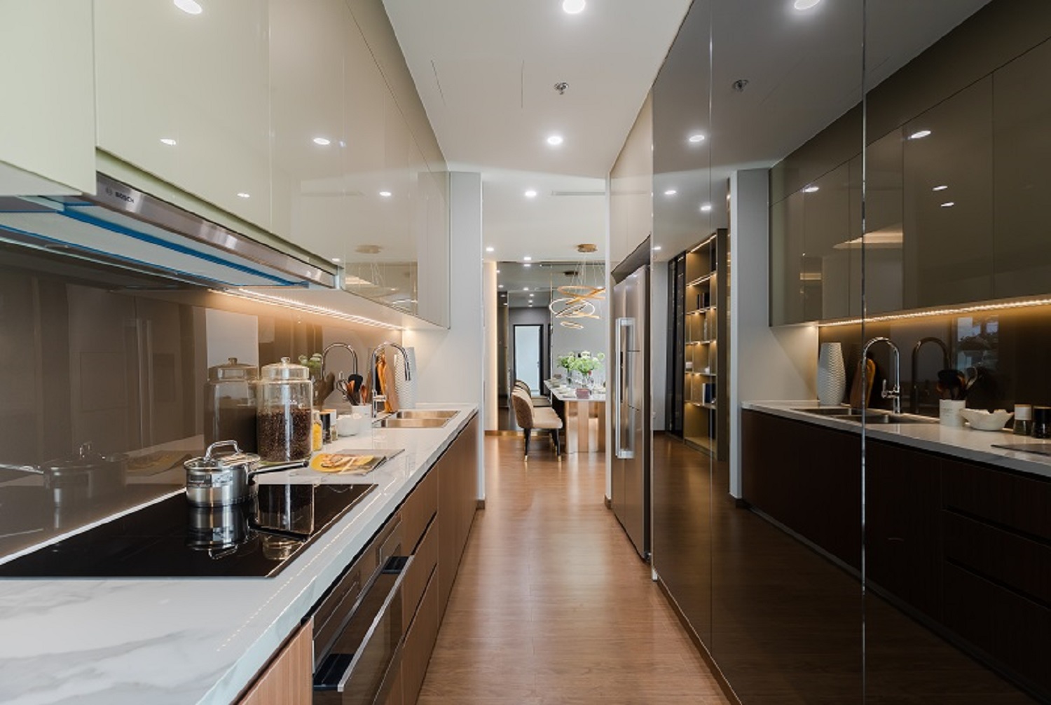 Phòng bếp căn hộ được đặc biệt chú ý vì những vấn đề liên quan tới phong thủy. Các kiến trúc sư tại The Matrix One đã rất tinh tế khi tránh việc sắp xếp phòng bếp và phòng tắm đối diện nhau – vấn đề bị coi là đại kỵ trong phong thủy. Căn bếp tại đây cũng sở hữu logia riêng và được trang bị thiết bị các thiết bị cao cấp như: bếp, hút mùi mang thương hiệu Bosch.