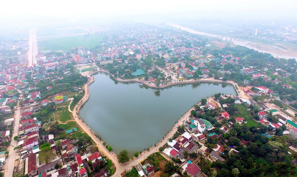 Hạ tầng cơ sở của Thái Hòa được phát triển đồng bộ với 2 đại lộ trung tâm (Lê Hồng Phong và Hùng Vương) rộng 52m là tiêu điểm của thị xã Thái Hòa