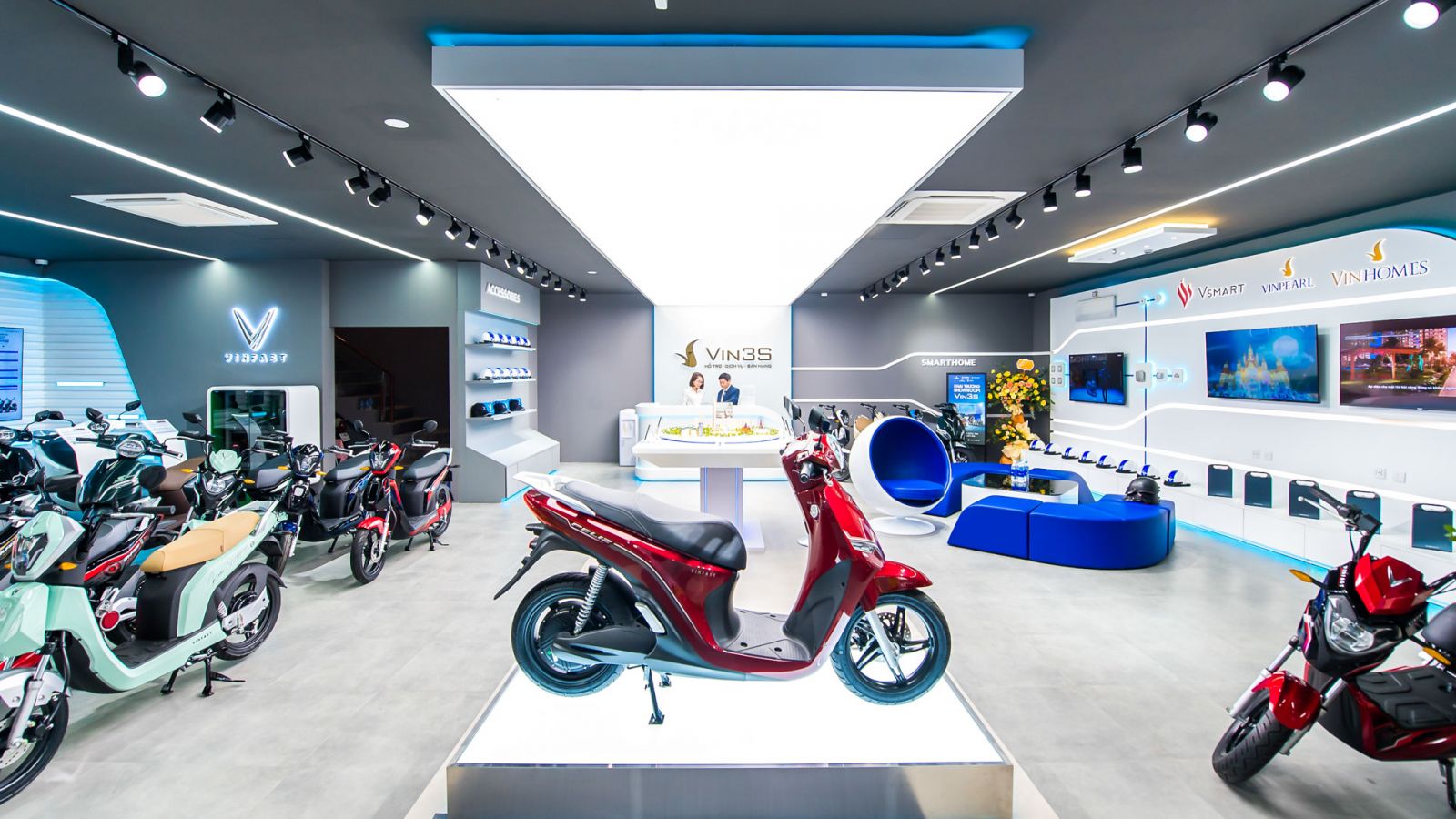 Khai trương 64 showroom xe máy điện Vinfast