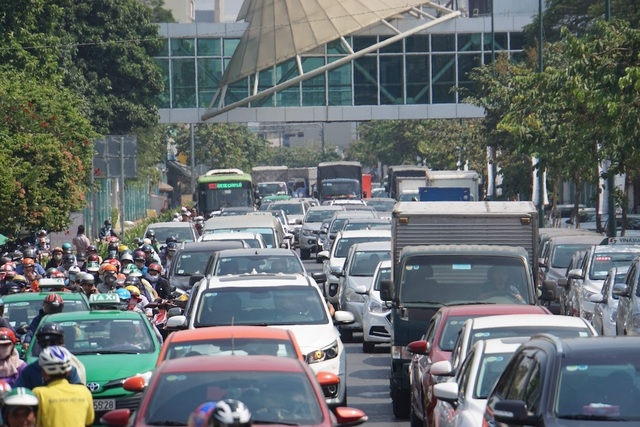 Việc xây dựng đường nối Trần Quốc Hoàn - Cộng Hòa sẽ phá vỡ thế độc đạo vào sân bay Tân Sơn Nhất của đường Trường Sơn giúp giảm ùn tắc giao thông.