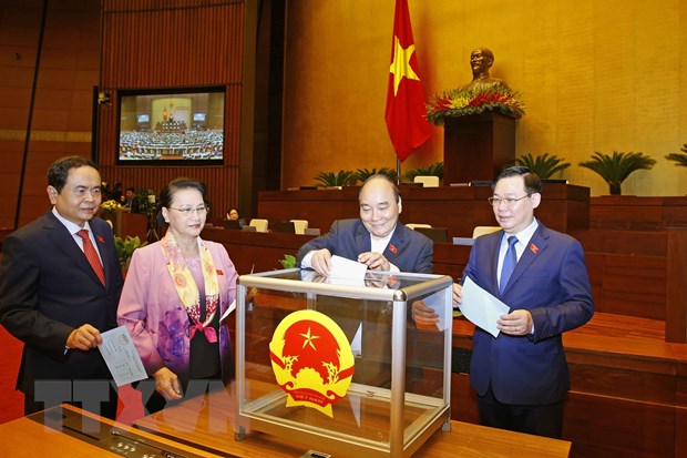 Thủ tướng Nguyễn Xuân Phúc, Chủ tịch Quốc hội Vương Đình Huệ, nguyên Chủ tịch Quốc hội Nguyễn Thị Kim Ngân và các đại biểu bỏ phiếu bầu một số Phó Chủ tịch Quốc hội.