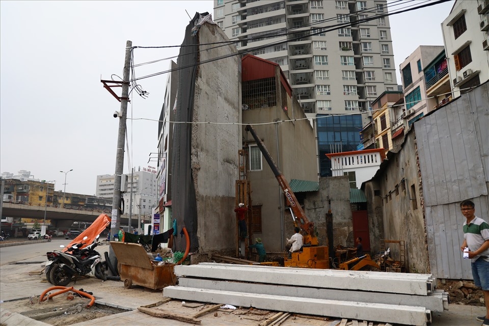 Vấn đề nhà “siêu mỏng, siêu méo” gây ảnh hưởng xấu đến cảnh quan đô thị ở Hà Nội.