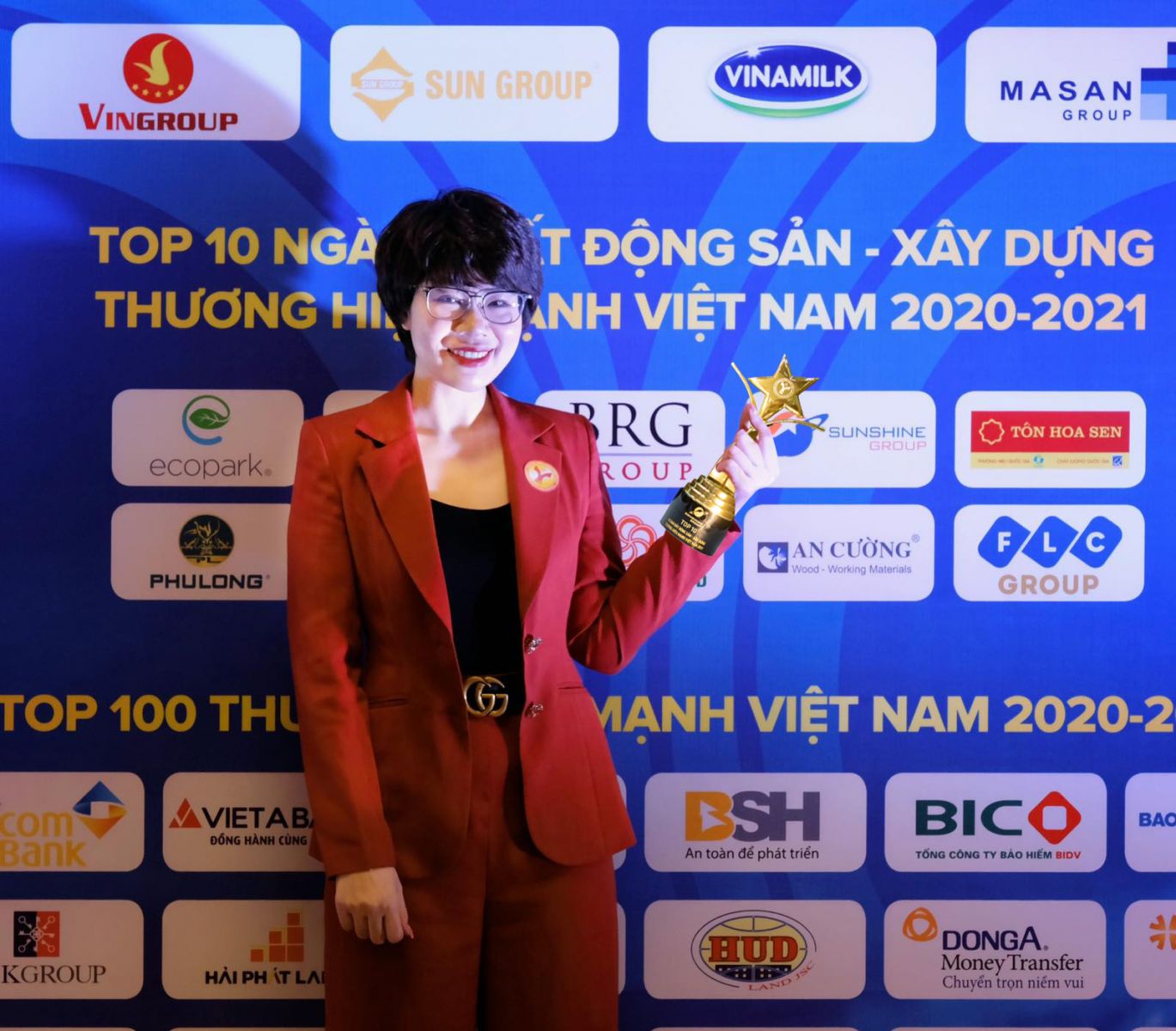 Bà Hoàng Thị Mỹ Bình - Phó Tổng Giám đốc Tập đoàn Sunshine tại Lễ Công bố và vinh danh Thương hiệu mạnh Việt Nam 2020 - 2021