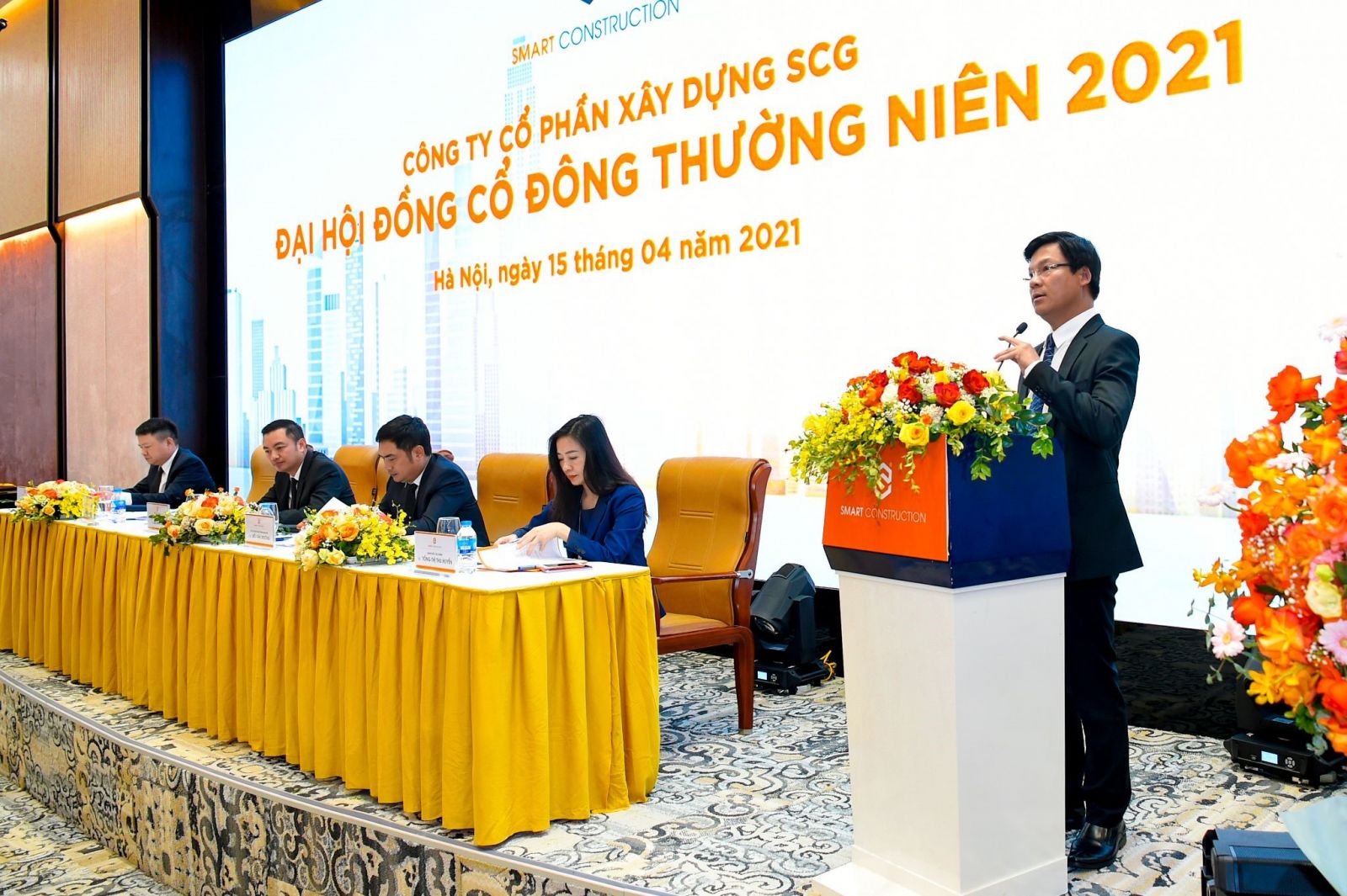 Ông Lê Văn Nam - Tổng Giám Đốc SCG, đại diện Ban điều hành công ty bày tỏ quyết tâm đạt được các mục tiêu tăng trưởng lợi nhuận và đẩy mạnh đầu tư trong năm 2021