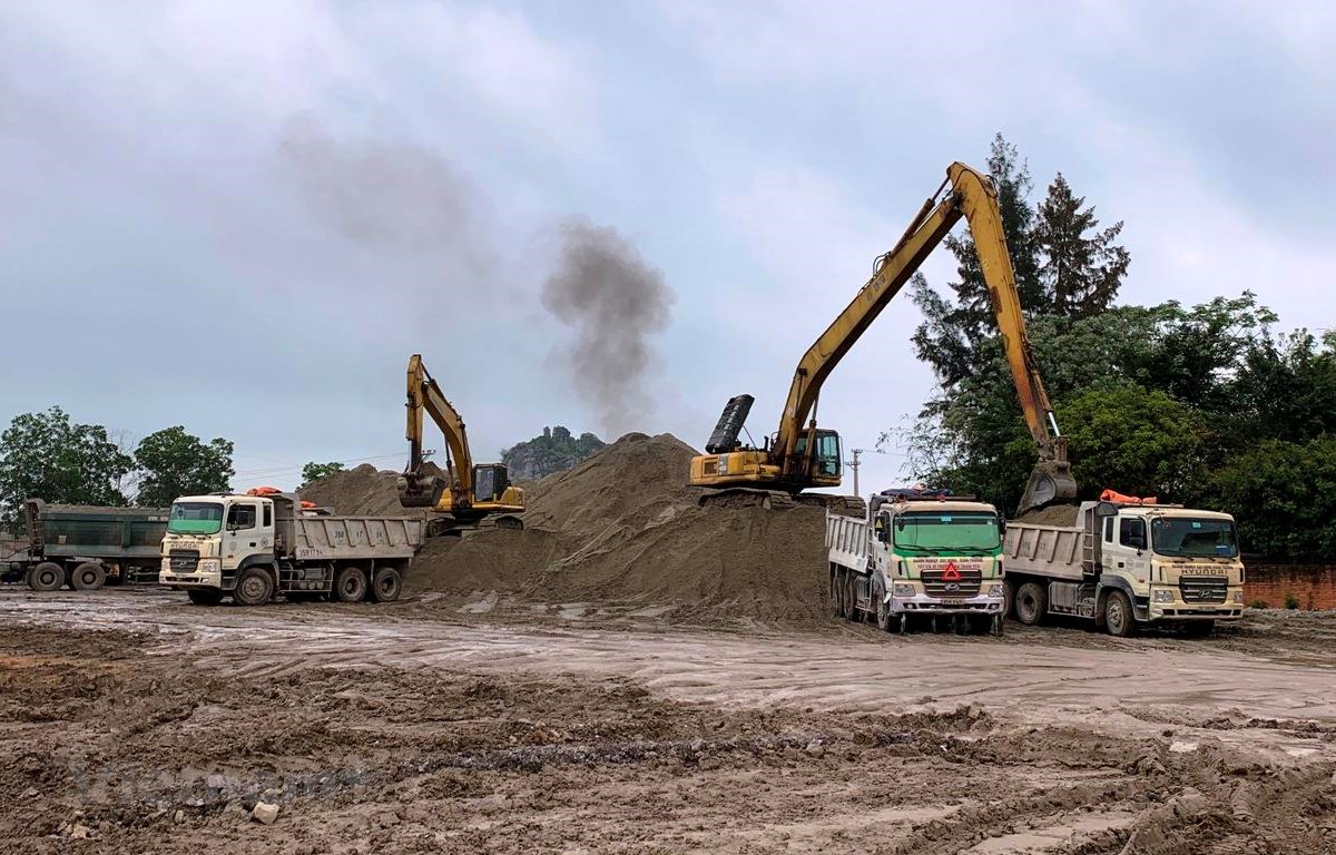 Nguồn vật liệu thi công đất đắp nền của dự án cao tốc Mai Sơn - Quốc lộ 45 vẫn đang thiếu.