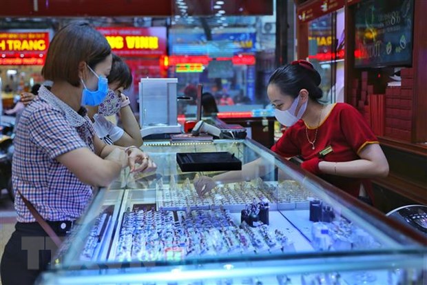 Giao dịch vàng tại Công ty Vàng bạc Đá quý Bảo Tín - Minh Châu