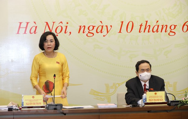 Đồng chí Nguyễn Thị Thanh, Phó Ban Tổ chức Trung ương, Trưởng Ban Công tác đại biểu, Ủy viên Hội đồng bầu cử Quốc gia trả lời các câu hỏi của phóng viên