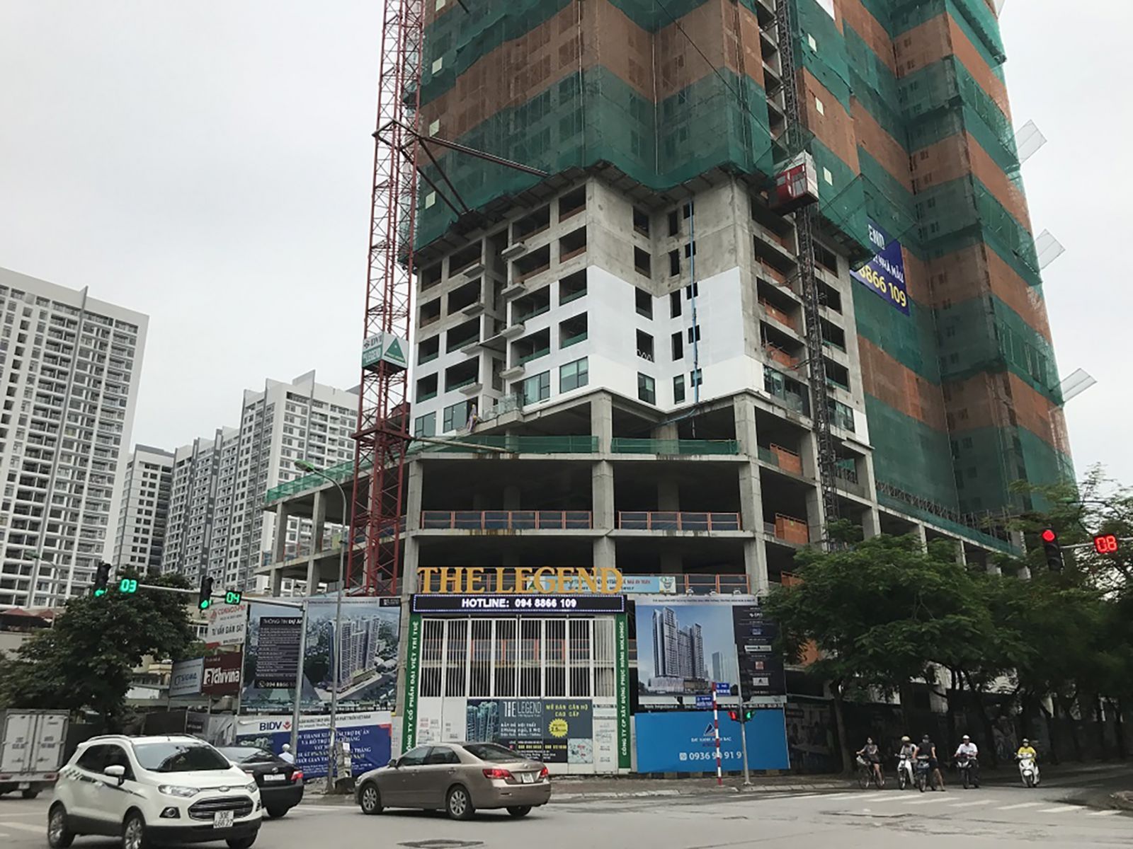 Việc tùy tiện điều chỉnh quy hoạch đã khiến con phố Nguyễn Tuân (Hà Nội) dù chỉ dài chưa đầy 1km nhưng phải gánh hàng chục chung cư cao tầng.