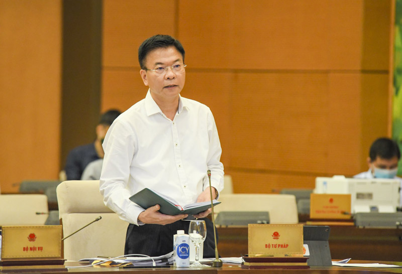 Bộ trưởng Bộ Tư pháp Lê Thành Long phát biểu tại phiên họp ngày 14/6