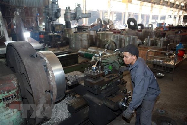 Sản xuất thép tại mhà máy thép Trường Sơn