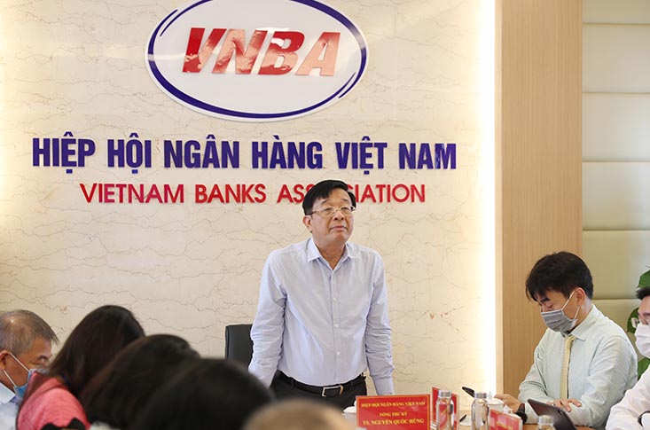 Ông Nguyễn Quốc Hùng - Tổng thư ký Hiệp hội Ngân hàng tại cuộc họp với 16 TCTD yêu cầu giảm lãi suất hỗ trợ doanh nghiệp 